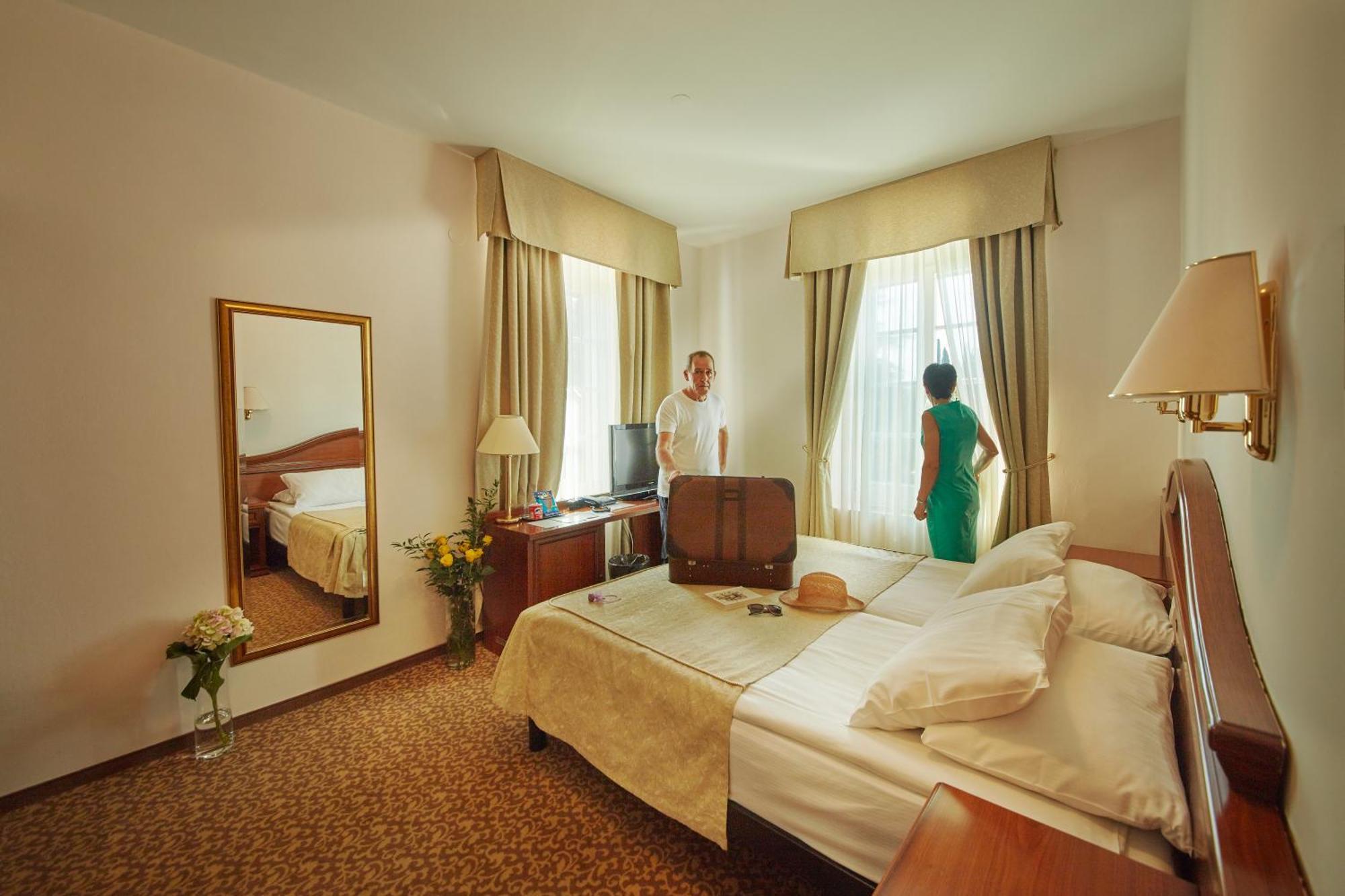 Hotel Convent - Hotel & Resort Adria Ankaran Extérieur photo