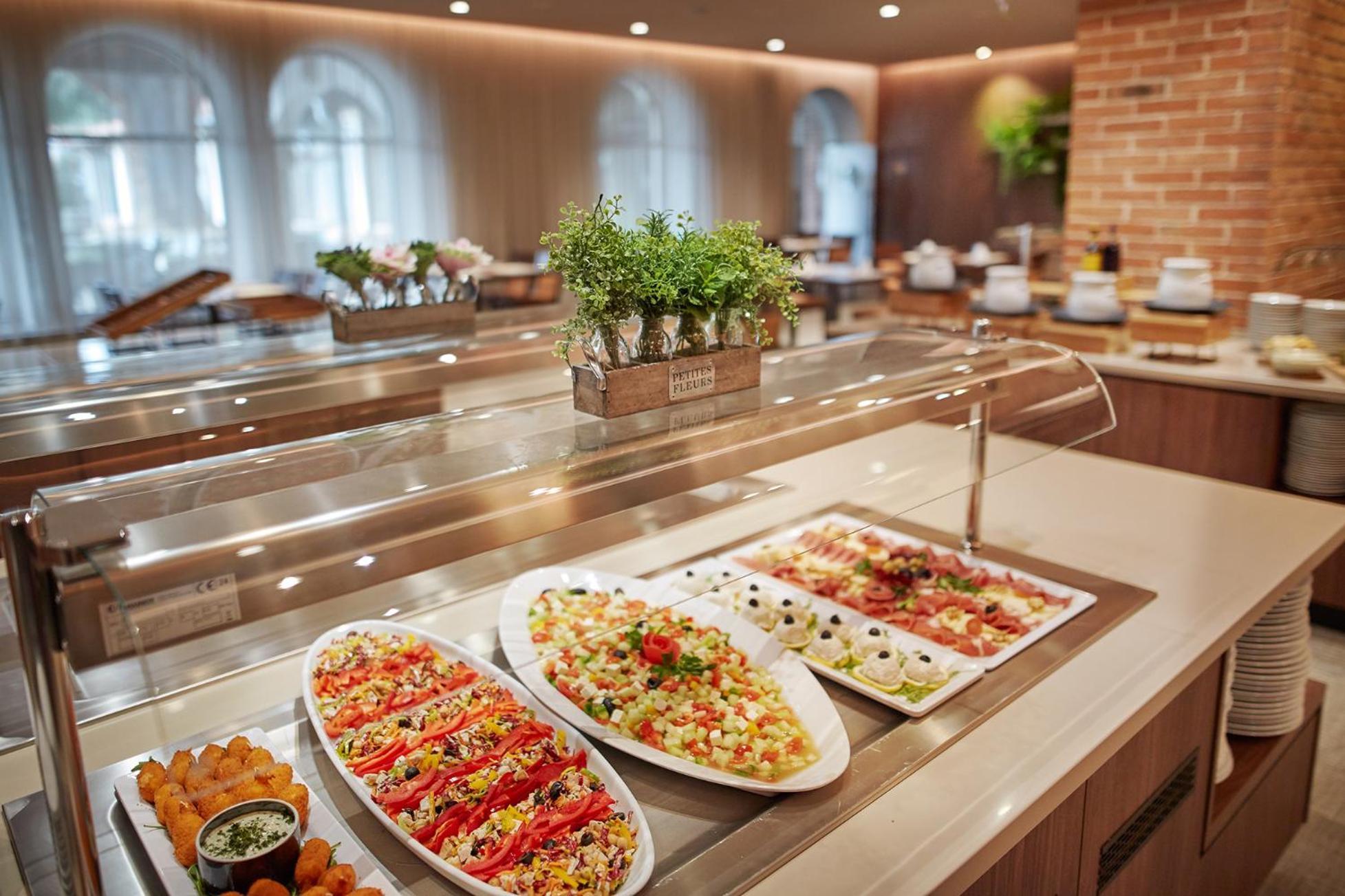 Hotel Convent - Hotel & Resort Adria Ankaran Extérieur photo
